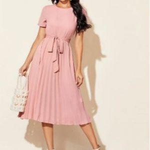 Robe Rosetta avec fente dans le dos, ceinture et plis